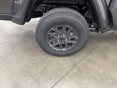 New 2025 Jeep Gladiator Sport image 23