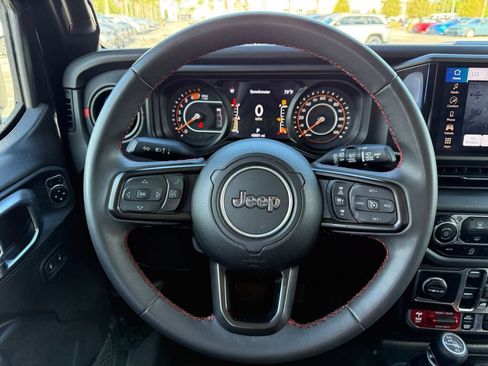 Used 2024 Jeep Wrangler Unlimited Rubicon AWD/4WD image 14