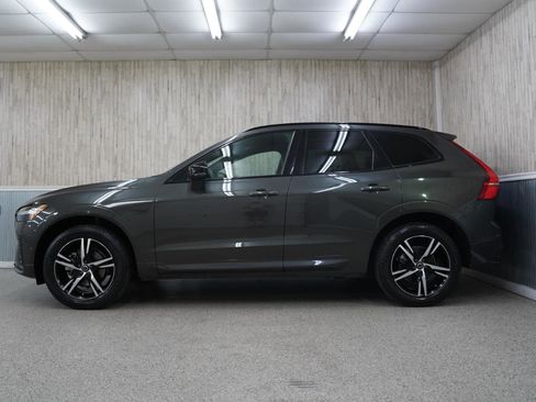 Used 2022 Volvo XC60 B5 R-Design w/ Advanced Package image 5