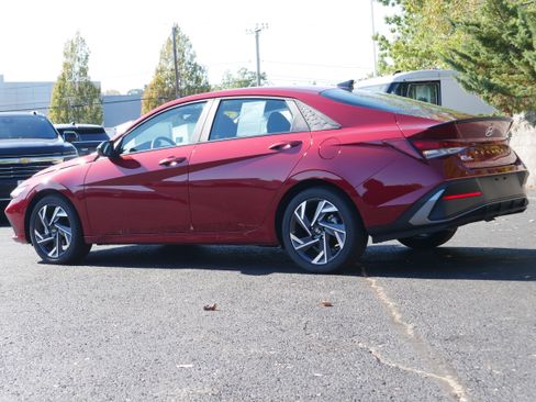 Used 2025 Hyundai Elantra Sport w/ Cargo Package image 4