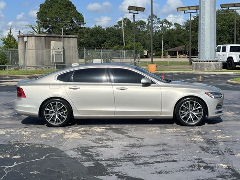 Used 2018 Volvo S90 T5 Momentum w/ Convenience Package FWD image 10