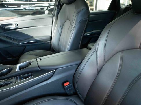 Used 2019 Toyota Avalon XLE image 10