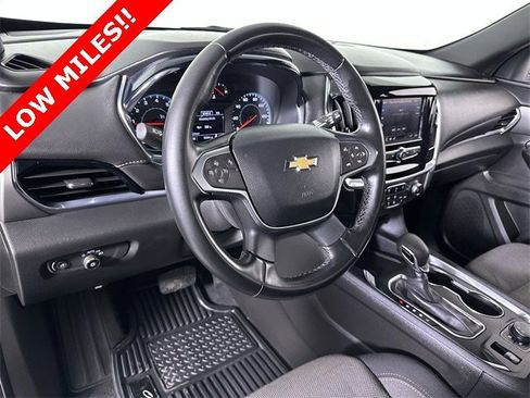 Used 2023 Chevrolet Traverse LT image 10