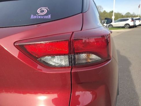 Used 2023 Chevrolet TrailBlazer LT w/ Convenience Package FWD image 10