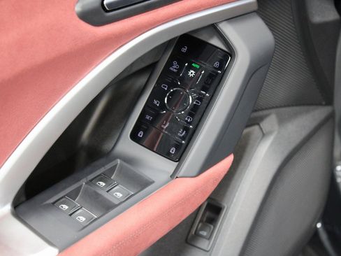 Used 2025 Audi SQ5 Prestige image 32