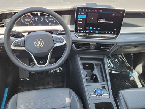 New 2026 Volkswagen Tiguan SE AWD/4WD image 10