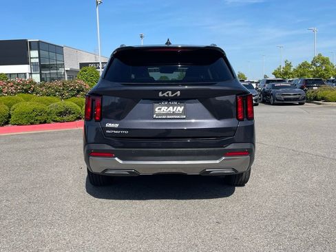 Used 2025 Kia Sorento EX w/ Panoramic Sunroof Package FWD image 6