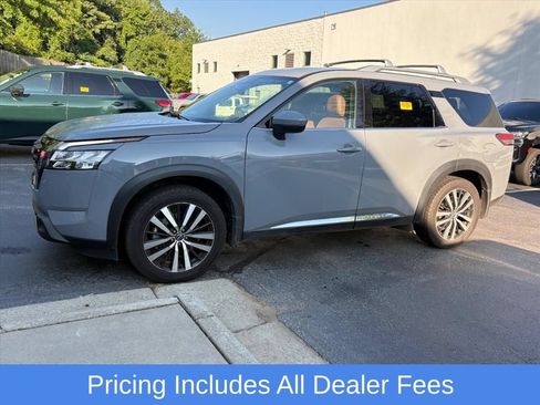 Used 2024 Nissan Pathfinder Platinum w/ Cargo Package AWD/4WD image 4