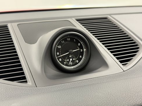 Certified 2024 Porsche Macan image 58