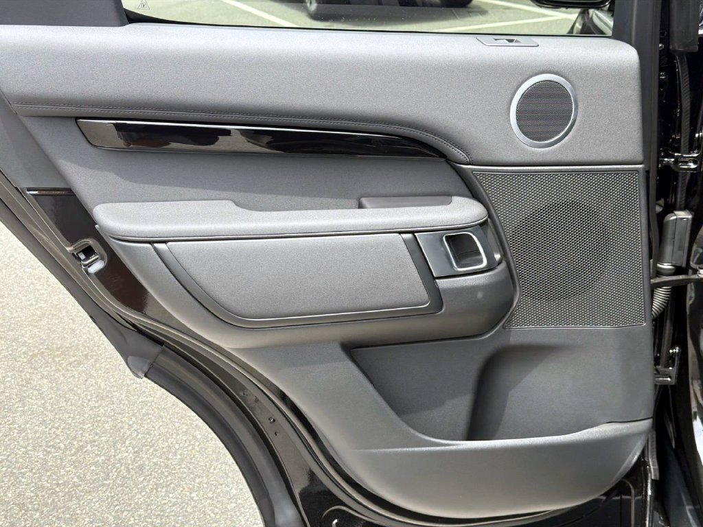 New 2026 Land Rover Discovery S AWD/4WD image 12