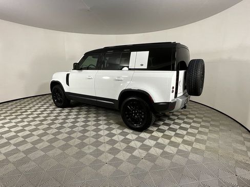 Used 2024 Land Rover Defender 110 S image 3