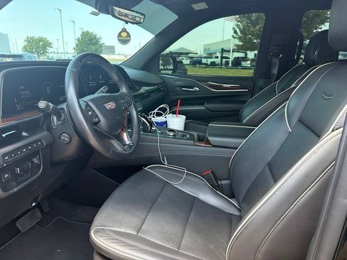 Used 2022 Cadillac Escalade Premium Luxury w/ Performance Package AWD/4WD image 7