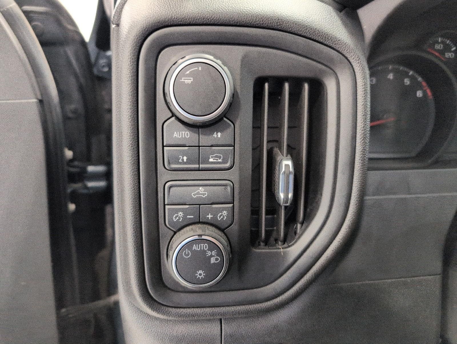 Used 2019 Chevrolet Silverado 1500 Custom w/ Custom Value Package AWD/4WD image 10