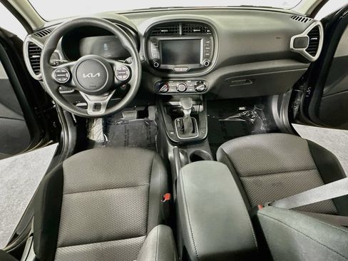 Used 2025 Kia Soul LX w/ LX Technology Package FWD image 16