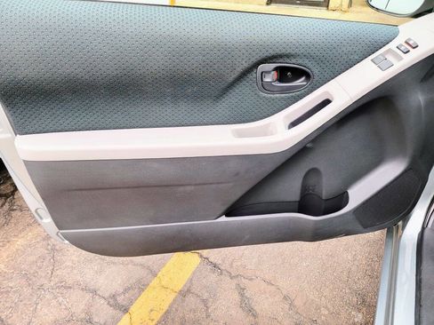 Used 2008 Toyota Yaris 2-Door Hatchback image 24