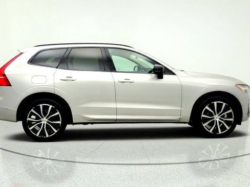 Used 2024 Volvo XC60 B5 Plus w/ Climate Package AWD/4WD image 4