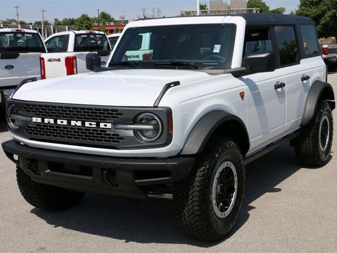 New 2025 Ford Bronco Badlands w/ Sasquatch Package image 2