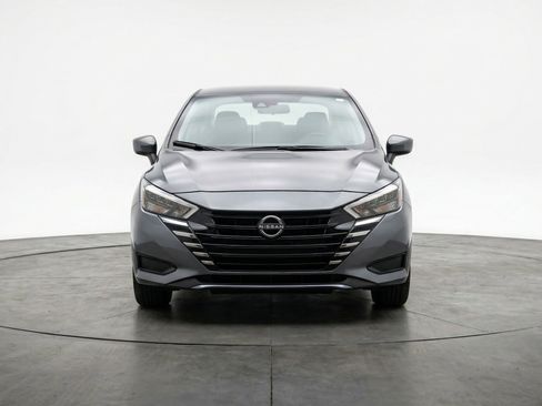 Used 2025 Nissan Versa SV image 2