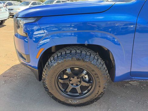 Used 2025 Nissan Frontier SV RWD image 18
