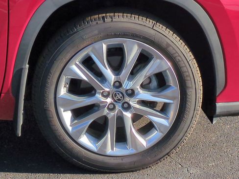 Used 2022 Toyota Highlander Limited image 12