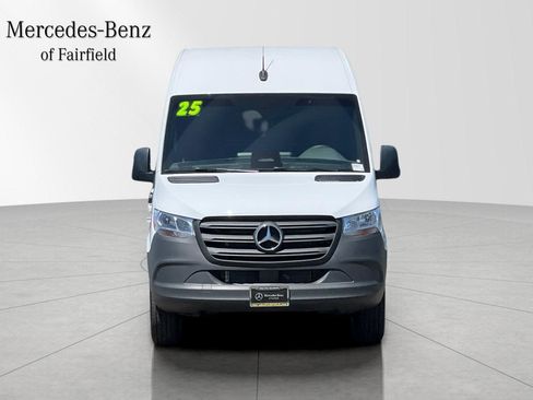 Used 2025 Mercedes-Benz Sprinter 2500 image 9