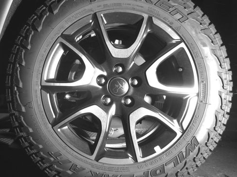 Used 2025 Jeep Compass Trailhawk AWD/4WD image 14