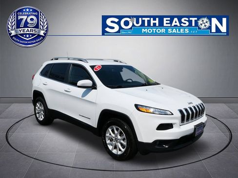 Used 2017 Jeep Cherokee Latitude w/ Cold Weather Group AWD/4WD image 2