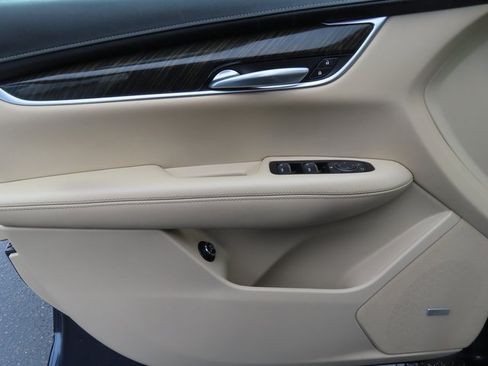 Used 2019 Cadillac XT5 FWD image 10