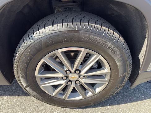 Used 2023 Chevrolet Traverse LT image 35