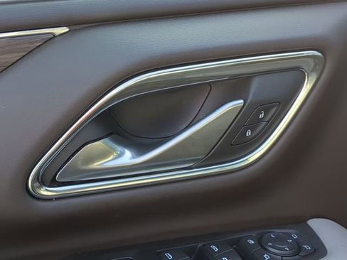 Used 2022 Chevrolet Suburban LT w/ LT Signature Package image 20