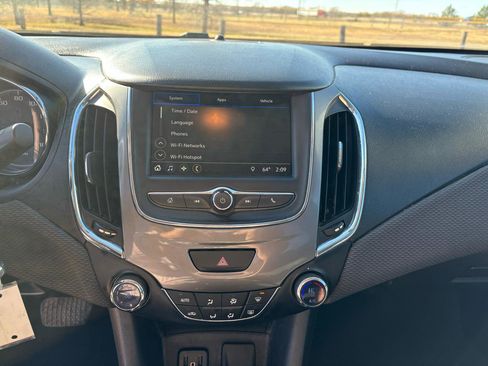 Used 2019 Chevrolet Cruze LT FWD image 13