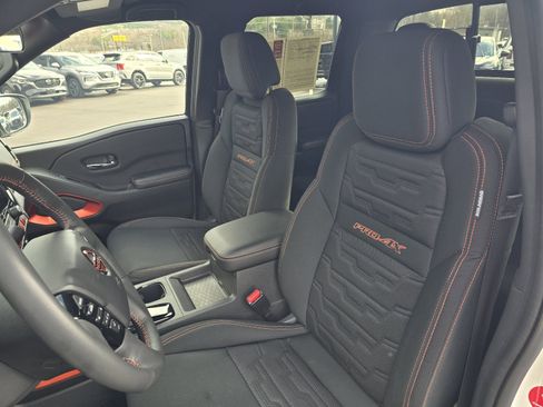 Used 2025 Nissan Frontier PRO-4X image 13