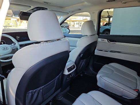 Used 2024 Hyundai Palisade Calligraphy image 7