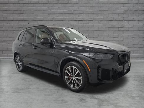 Used 2024 BMW X5 xDrive40i w/ M Sport Package AWD/4WD image 3