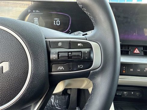 Used 2024 Kia Sportage EX image 17