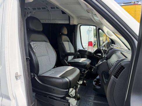 Used 2025 RAM ProMaster 3500 w/ Convenience Group FWD image 9