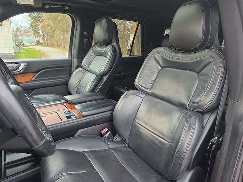 Used 2019 Lincoln Navigator L Reserve image 17