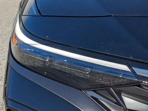 New 2025 Hyundai Elantra Limited image 13