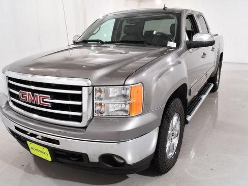 Used 2013 GMC Sierra 1500 SLT w/ SLT Convenience Package AWD/4WD image 2