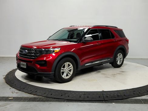 Used 2021 Ford Explorer XLT RWD image 4