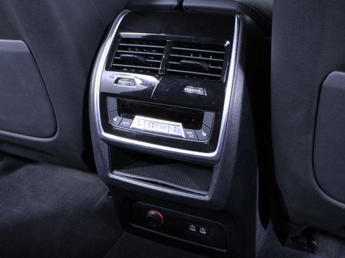 Used 2022 BMW X7 M50i image 19