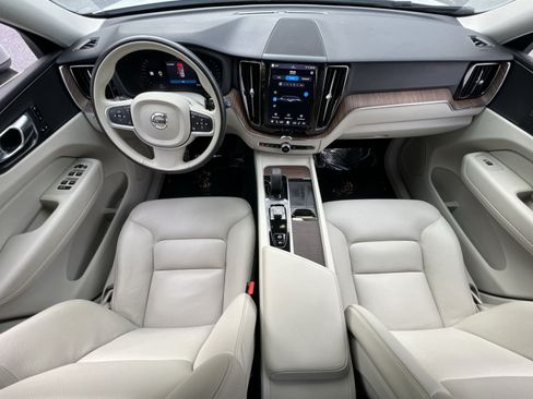 Used 2022 Volvo XC60 B5 Momentum AWD/4WD image 28