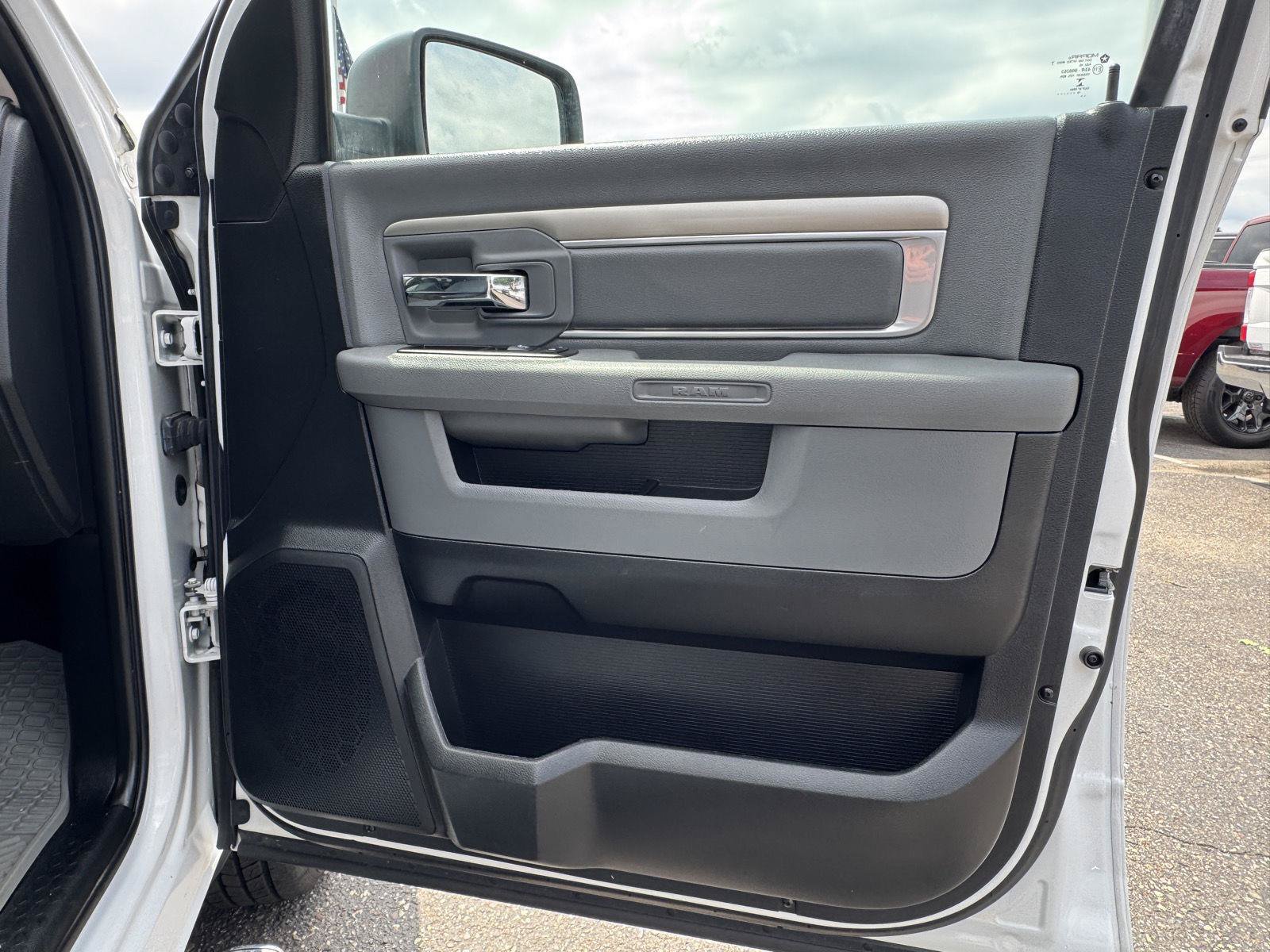Used 2019 RAM 1500 Classic SLT AWD/4WD image 23