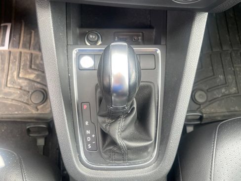 Used 2017 Volkswagen Jetta SE FWD image 18