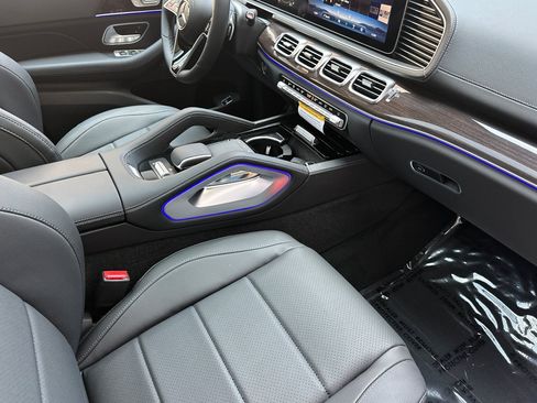 New 2026 Mercedes-Benz GLS 450 4MATIC image 16
