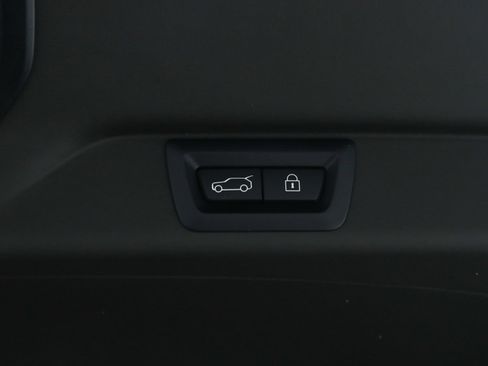 Used 2025 Rolls-Royce Cullinan image 46