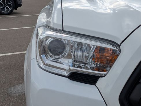 Used 2022 Toyota Tacoma TRD Sport image 9