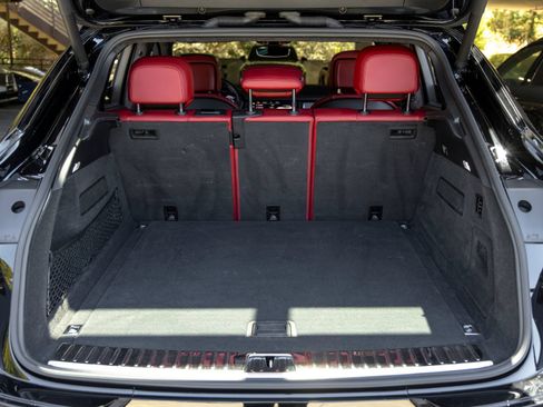 Certified 2022 Porsche Cayenne Turbo S AWD/4WD image 49