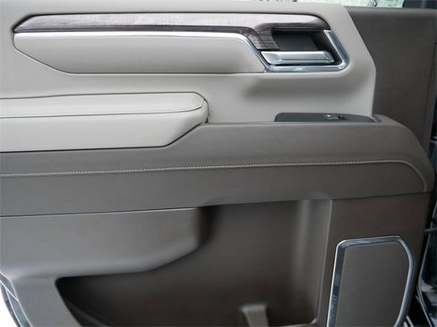 Used 2024 Chevrolet Silverado 2500 LTZ w/ LTZ Convenience Package image 15