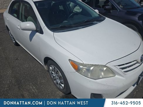Used 2013 Toyota Corolla LE FWD image 2